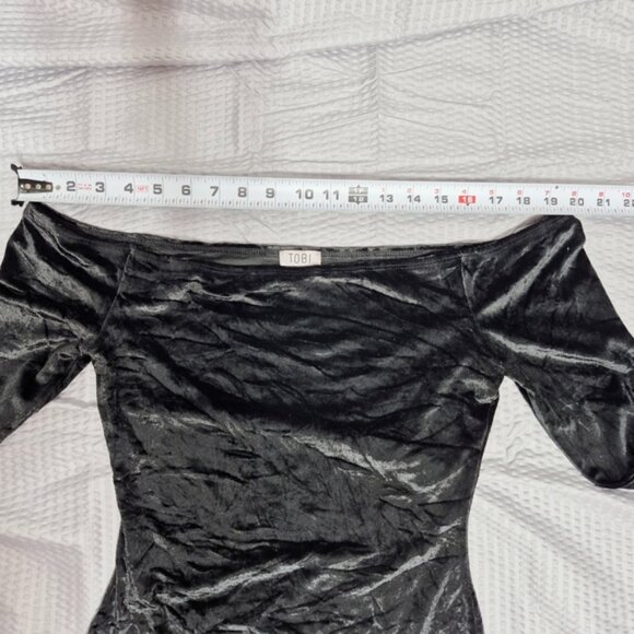 Tobi  Black Velvety Off the Shoulder Bodysuit Unisex Size M - Picture 4 of 8